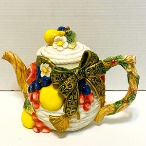 Fitz and Floyd Renaissance Della Robbia Ceramic Teapot Basket Weave **VNTG 1997